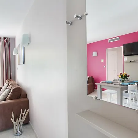 פארק נופש Prestige Odalys Le Clos Bonaventure 3*